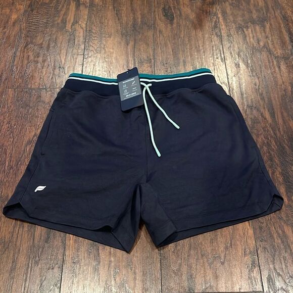Fabletics The Lafayette Shorts size M NWT classic navy perfect for training - Picture 3 of 11